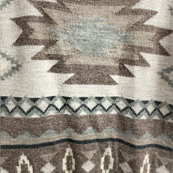 AE | Sweater - Geometric detail - Picture 3 of 5